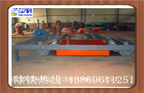 2.悬挂式强磁永磁除铁器如何节省维护费用 除铁器在工作过程承受的压力比较大,所以质量差的设备可能会产生各种各样的问题和故障,不仅耽误工作进度,还会耗费很多的金钱来维修它,所以选购除铁器质量是关键.远力磁电强磁除铁器有很强的优势,它的运用不必耗水不必耗电,也不必任何杂乱的操作,能够说近乎零运转费用.而修理?;ひ膊槐鼗ǚ讶魏畏延?由于强磁除铁器与水触摸的是不锈钢,不会呈现生锈表象,并且规划上没有转变件因而也不会发生磨损