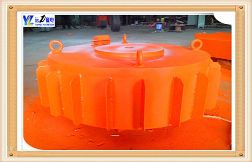 　　电磁除铁器的安装措施有哪些,远力磁电为您详解,电磁除铁器在运达客户现场以后,需要安装,那么如何安装,安装过程中我们都需要有哪些保护措施呢?远力磁电为您详解  　　1.电磁除铁器的安装措施  　　1. 1. 工作中注意环境?；?保持工作场地清洁.  　　1.2. 下角料.焊条头等打扫干净,送至指定回收地点.  　　1. 3. 施工产生的废油.纱布.漆桶.毛刷等危险废料不能随地乱丢,应按照有 关规定回收,集中处理.  　　1.4. 作业时注意火.电.气等的节约,停止工作时及时关停电焊机.气源.  　　1. 5. 措施性材料用完后进行回收,节约费用.