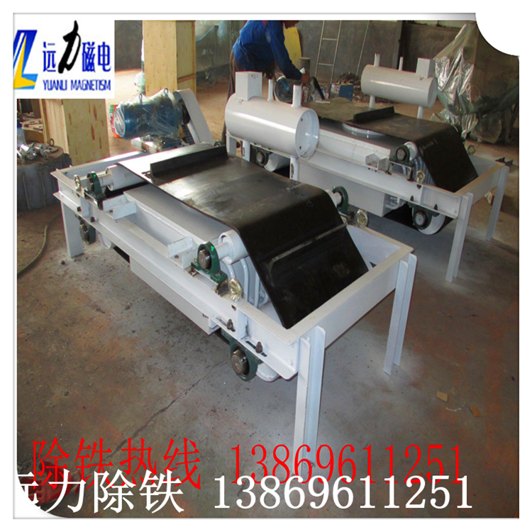 1.油冷自卸式电磁除铁器客户如何找到我们厂家  　　电磁除铁器制造商客户会在网络上寻找信息,但对于网络,信息飞扬,大量信息的模式往往会误导我们的消费支出,那么我们如何能买到一个好的电磁除铁器.  　 2.优秀的油冷自卸式电磁除铁器厂家必须具备的硬件  　　2.1.一个优秀的电磁除铁器制造商必须有长期的资质,按照开发过程,那些不好,或者不是很好的在激烈的竞争中,都被中途淘汰了.因此,一个合格的长期生产型企业,他的生存将有他的优势和独特的产品.  　　2.2.很多电磁除铁器业务,在这个人力资源时代无法跟上消费,可能用来实现成本节约和盈利模式,一般建筑材料,它会直接导致电磁除铁器的一些性能较差的.并且我们在选择机器时使用电磁除铁器,当关心的是第一性别比.  　　2.3.另外一家企业购买电磁除铁器,主要关注的是什么：效率,质量,安全.这三个一般规则适用于购买的机器.因此,客户需要更好地?；ぷ约旱娜ㄒ?