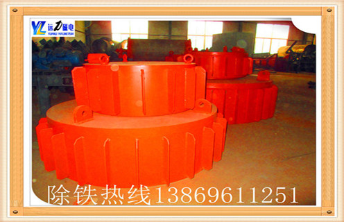 1.【RCDB系列超强干式电磁除铁器工作原理】  　　1.1该设备内部采用电工专业的树枝浇注,自冷式全密封结构,这样浇注的结果是具有透磁深度大.吸力强.防尘.防雨.耐腐蚀等特点,  　　1.2能够在极其恶劣的环境中仍能可靠运行.对磁性材料的回收和防止研磨机、细碎机等机械设备的破坏和磨损,有可靠的?；ぷ饔?  　　潍坊远力磁电有限公司专业生产除铁器设备,工艺精湛,生产的除铁器设备不仅在省内销售,而且远销全国各大城市,成为除铁器较大的供应商之一.