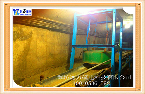 电磁除铁器是一种产生强大磁场吸引力的设备，它能将混杂在非磁性物料中的铁磁性杂质清除，以保证输送系统中的破碎机、研磨机等机械设备安全正常工作，同时可有效地防止因大、长铁件划裂输送机皮带的事故发生。电磁除铁器主要功用便是出去产料中间存在的导磁杂质提纯产料。而在陶瓷行业精美是一个非常需要关注的点，而精美的工艺便是对陶瓷材质的要求，因此在陶瓷行业电磁除铁器的引用是一个必不可少的工具