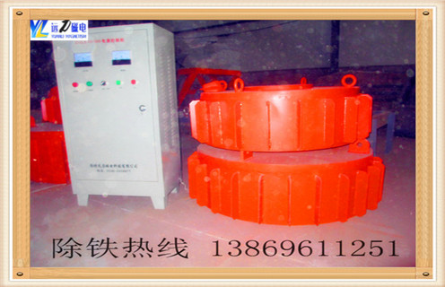 　　电磁除铁器的技术特点及变频控制柜是如何应用的，今天远力小编就与大家一起详细介绍下： 　　一、电磁除铁器的技术特点如下  　　1、电磁除铁器磁路采用计算机模拟设计，透磁深度大，磁力强。  　　2、特殊的风道设计，轴流风机强迫风冷，风量大，风压高，使线圈散热快，温升低，冷热态磁场差异小。  　　3、电磁除铁器线圈经特殊的浸漆绝缘及固化处理技术，抗氧化，耐腐蚀，悬挂式电磁除铁器提高整机的绝缘性能，保障长期连续工作不老化。