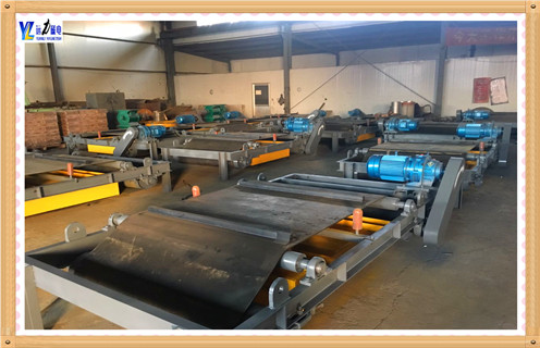 　1米除铁器应用广泛,在机械、开采、冶金、仪表等多种行业是必备仪器,具体应用在如矿山、选煤厂、玻璃、建材、陶瓷、化工、电厂等多种加工行业.对于1米除铁器的作用很多人特别是从事上述行业的人员来说,已经十分了解,但关于1米除铁器价格你了解多少呢?潍坊远力磁电有限公司提醒各位有购买意向的朋友：一定要详细了解1米除铁器的价格,小心花了冤枉钱. 　　关于1米除铁器的价格,并没有十分明确的统一报价.这给很多厂家提供了敛财的机会,他们打着“最先进”、“最精良”等称号榨取老百姓的血汗钱.结果,很多人以高价钱买了低档的1米除铁器,也给1米除铁器这一行业泼上了“污点”,这种不良风气严重影响1米除铁器行业的发展.对此,我们除了打击这些不良生产商外,更重要的还是要正确了解1米除铁器的价格,不上当,不花冤枉钱.